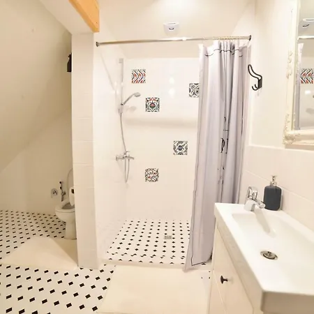 Homestay Bear Manor Lacu Muizina