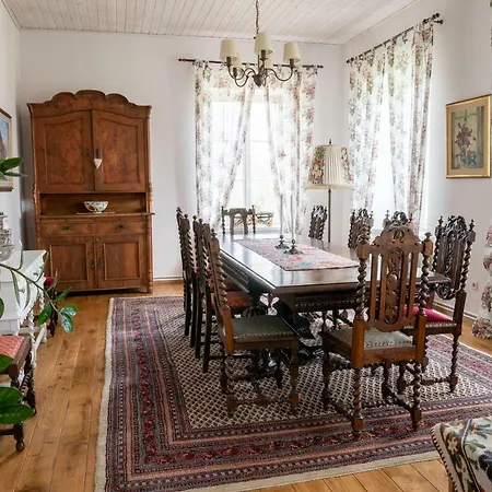 Homestay Bear Manor Lacu Muizina