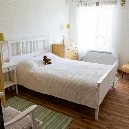 Bear Manor Lacu Muizina Homestay Pale